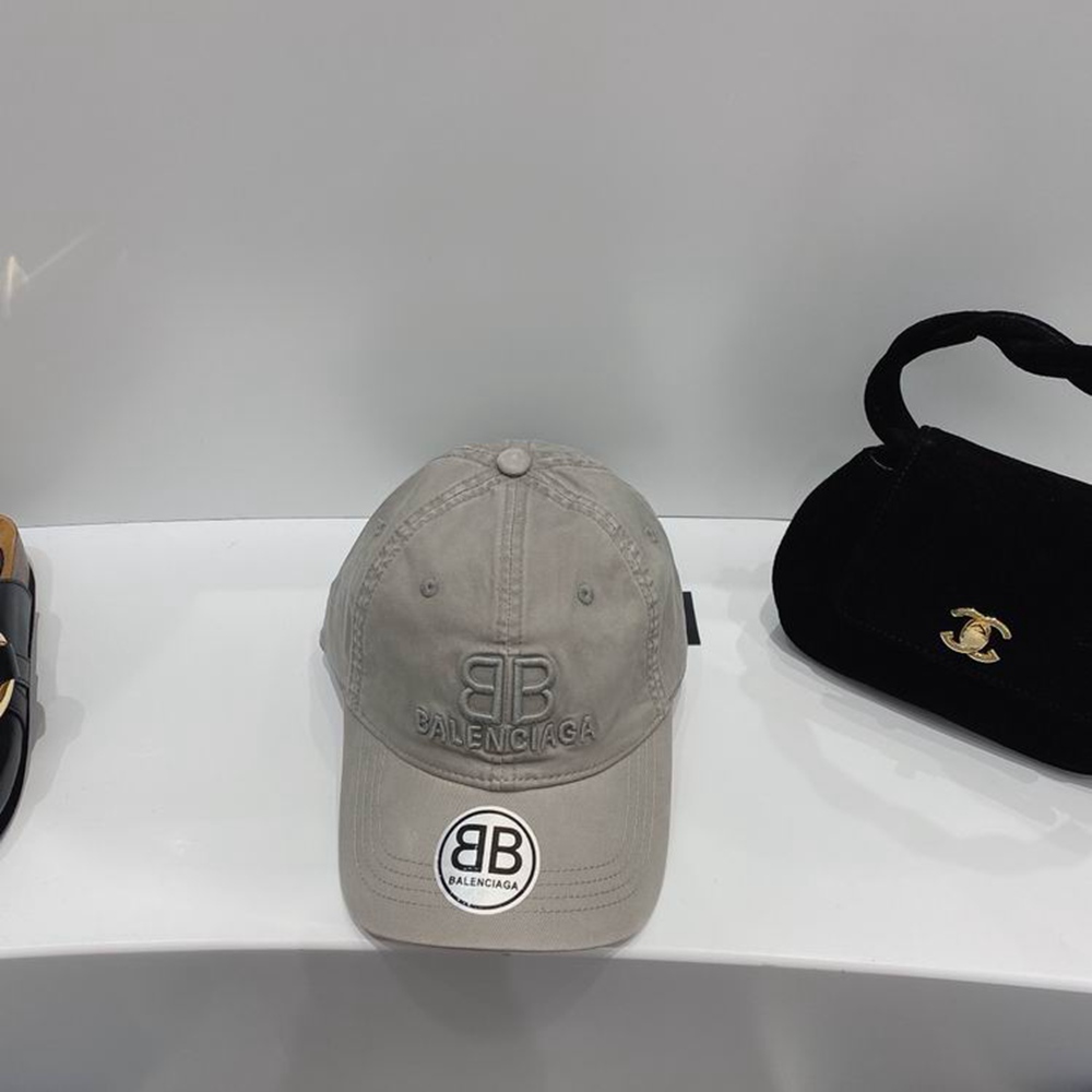 Ba*len*cia*ga hat